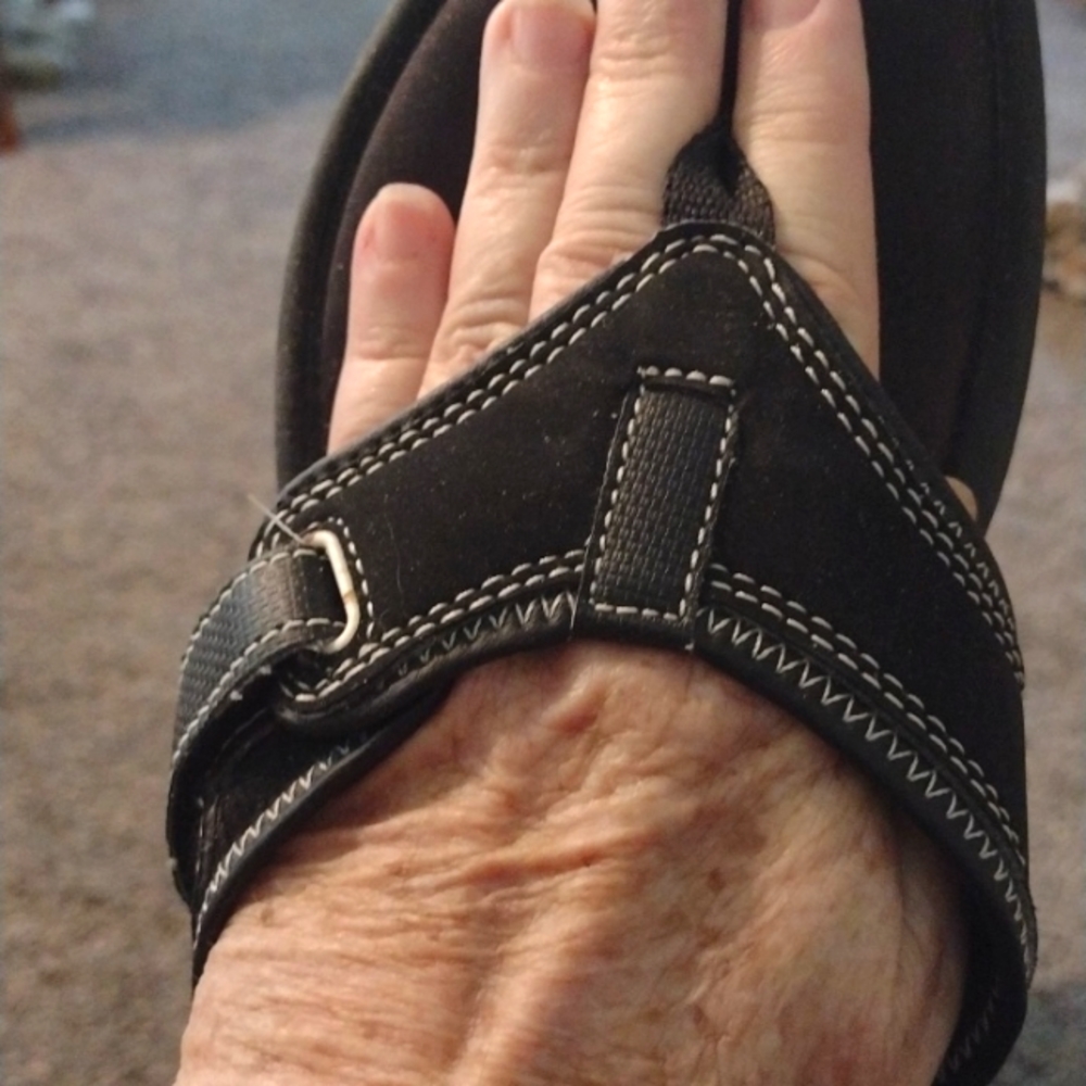 Clarks Cushioned Black Sandals Size 8